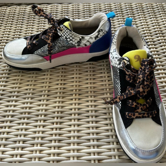 Hard to find!! Nine West Elevate 3 Sneakers - Picture 2 of 7